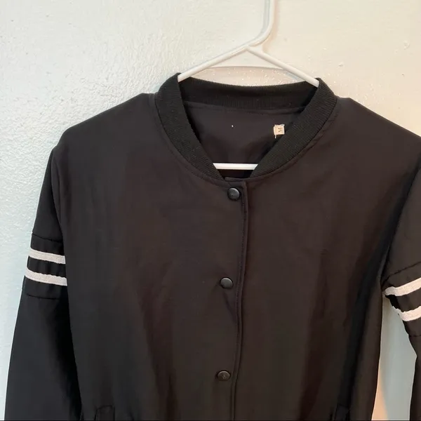 Women's Size Medium Stand Collar‎ Buttons Crop Coat Black White Long Sleeve Snap - Image 4