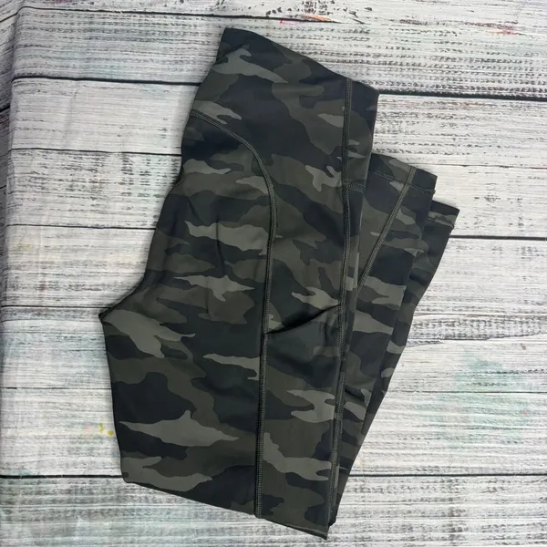 Athleta Ultimate Camo 7/8 Tight Leggings Small Petite - Image 2