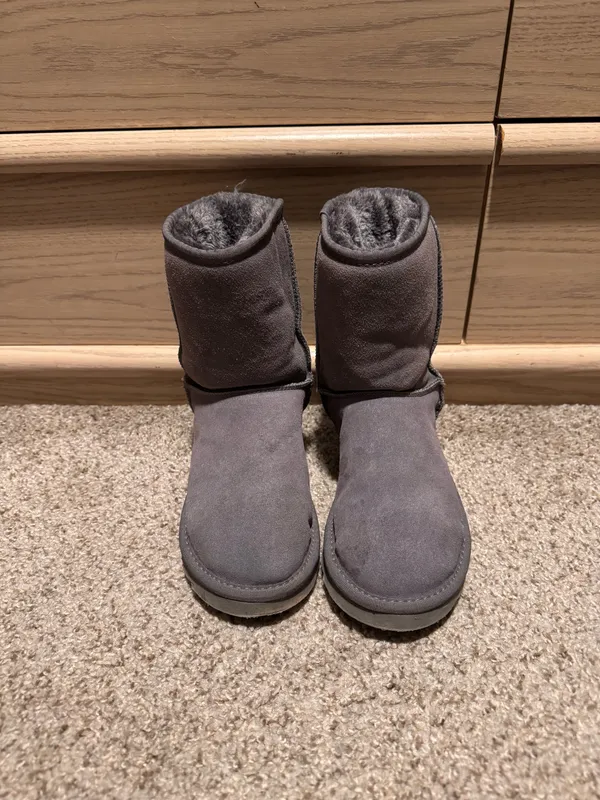 UGG Boots Women’s Classic Short Grey size 9 - Image 2