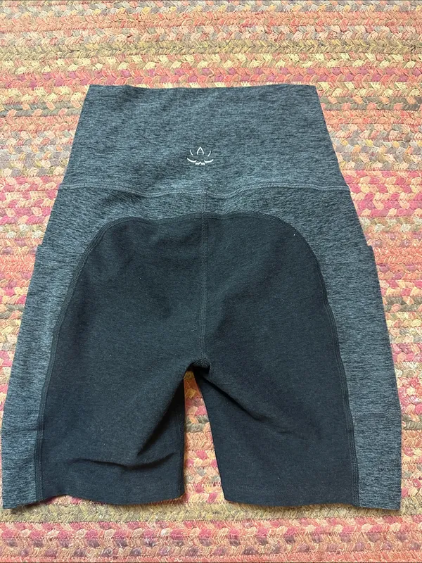 BEYOND YOGA High-Waist Black & Charcoal Women’s side pockets Athletic Shorts - Image 4