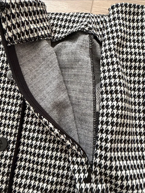 Lauren Ralph Lauren Black and White Houndstooth Pencil Skirt with Side Buttons - Image 4