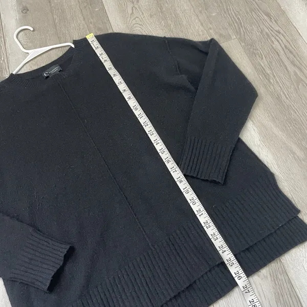 Bloomingdales Cashmere Cardigan crewneck long sleeve womens Black medium classic - Image 5