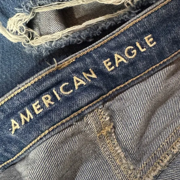 American Eagle SZ 4 Mom Jeans Hi-Rise Distressed Rips Zip-Fly Whiskered Blue - Image 12