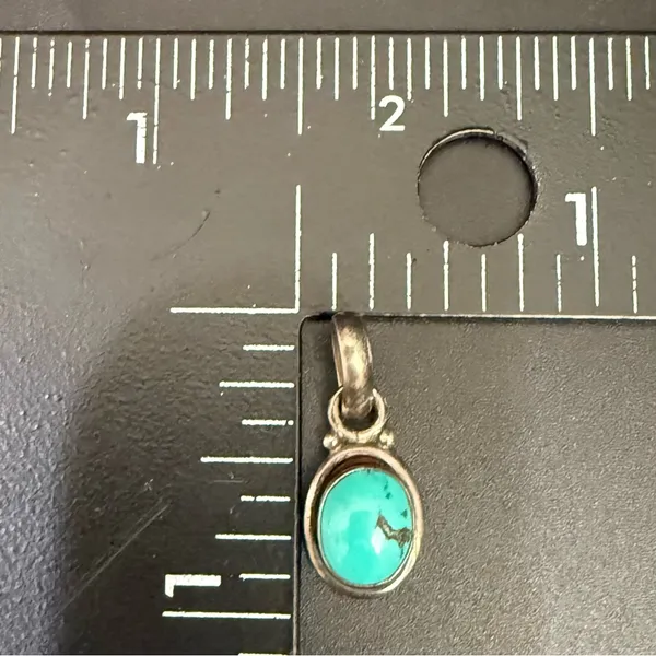 Vintage 925 Sterling Silver Oval Cabochon Turquoise Southwestern Pendant 2.3g. - Image 7