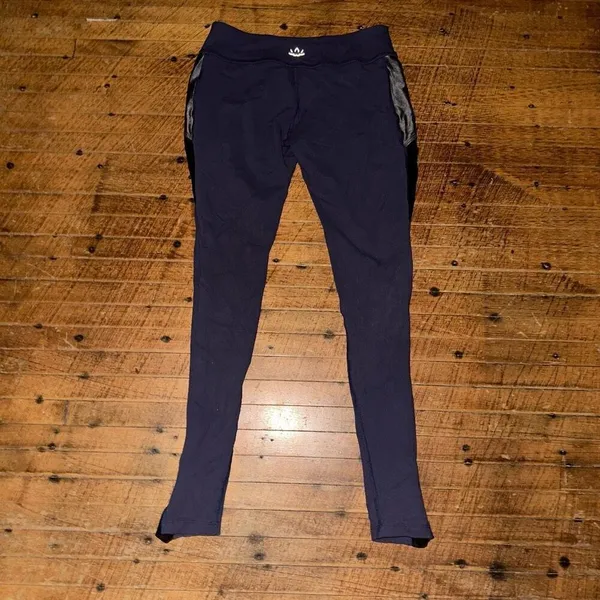 Beyond Yoga navy mesh sides L athletic leggings - Image 3