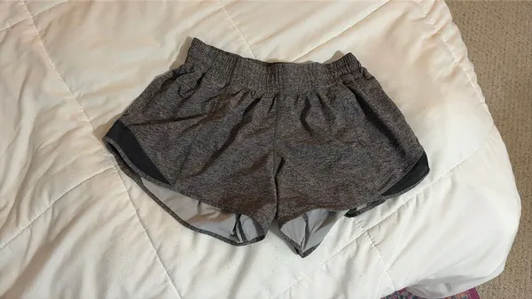 Lululemon Hotty Hot 4" - Image 4