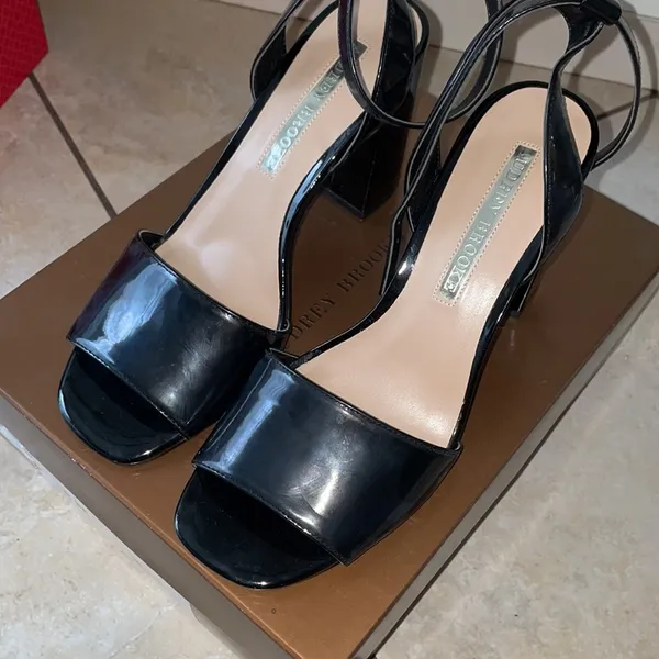 Audrey Brooke Angie patent chunky black heel sandal - Image 3