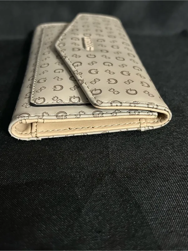 Guess Women’s Cream Logo Print Clutch Wallet - Image 3