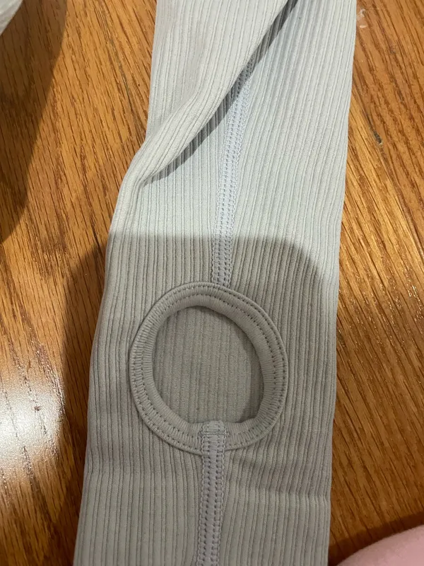 Amazon grey seamless workout top long sleeve size small - Image 4