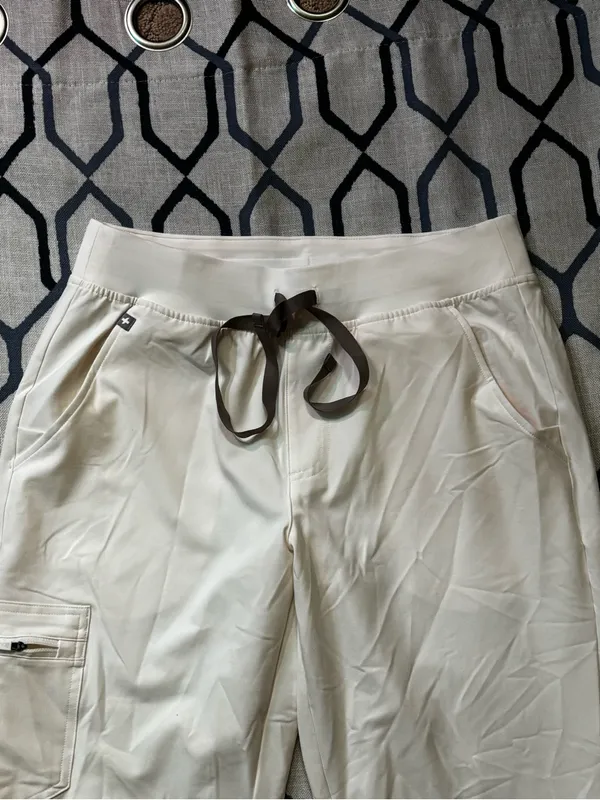 Figs Optic White Zamora Jogger Pant size medium/ regular NWT - Image 4