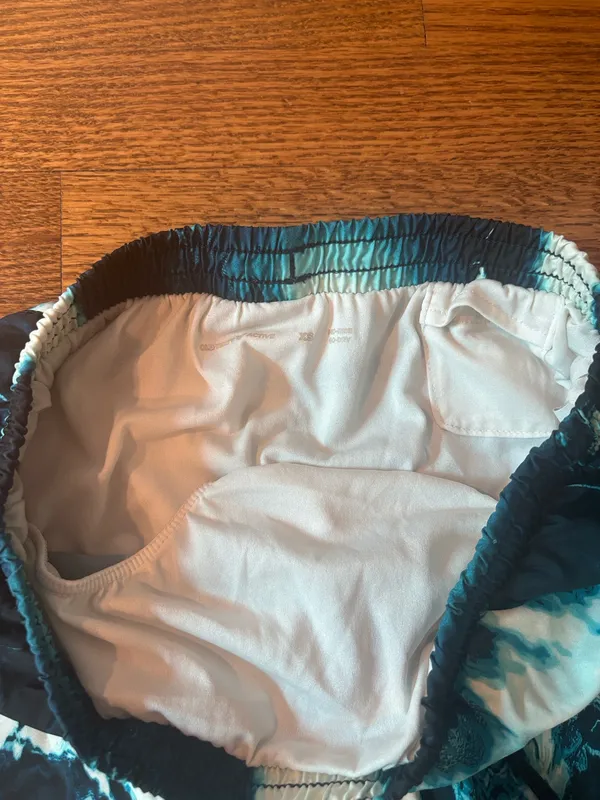 Old Navy Dolphin Hem Shorts - Image 3
