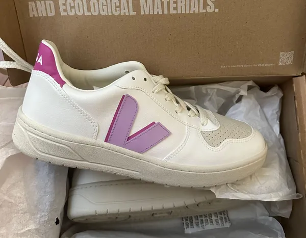VEJA Women’s V-10 CWL White Orchid Ultraviolet - Image 2
