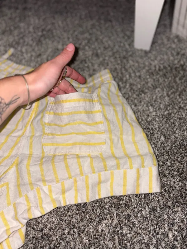 Universal Threads White Linen Shorts with Yellow Stripes - Image 5