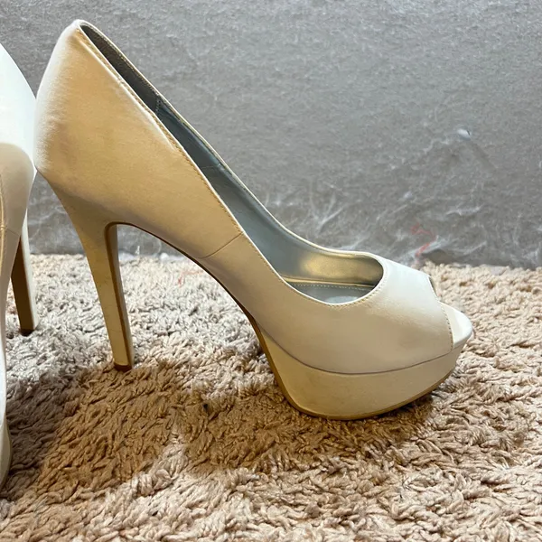 1043 | Unforgettable Moments I-Do‎ Peep Toe Satin Platform Pump Ivory Womens 9 - Image 8