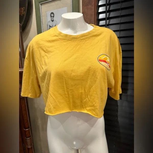 Surf Style High Tide Surf Shop Tybee Island GA Cropped Graphic T-Shirt Yellow Women's XL - Image 4