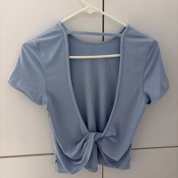 LULULEMON Light blue crop top with open back and tie detail #openback #summer - Image 2