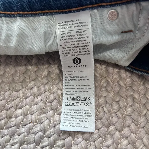 Signature Levi Strauss Hi Rise 5" Shorts Sz 24 - Image 2