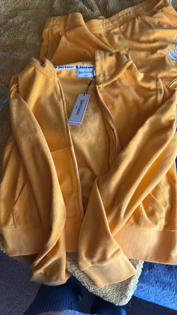 JC Sweatsuit - Image 4