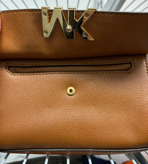 Crossbody - Image 3