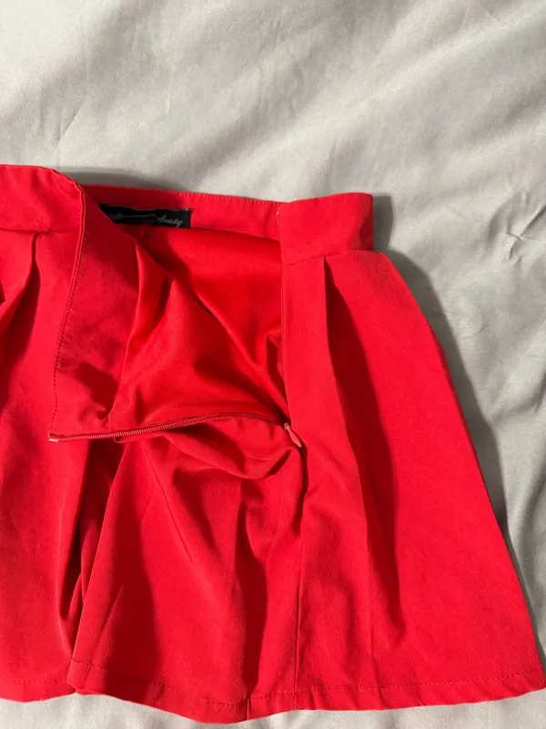 Red pleated mini skirt - Image 3
