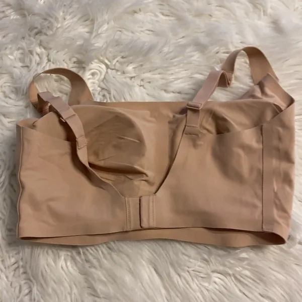 SKIMS Tan Seamless Comfort Bra size M excellent condition - Image 3