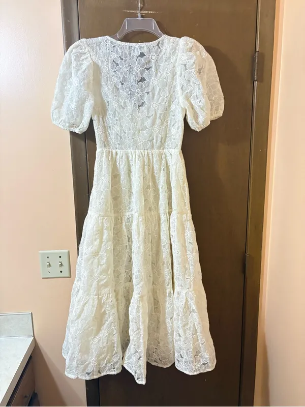 En Saison white floral eyelet lace tiered maxi dress - Image 3