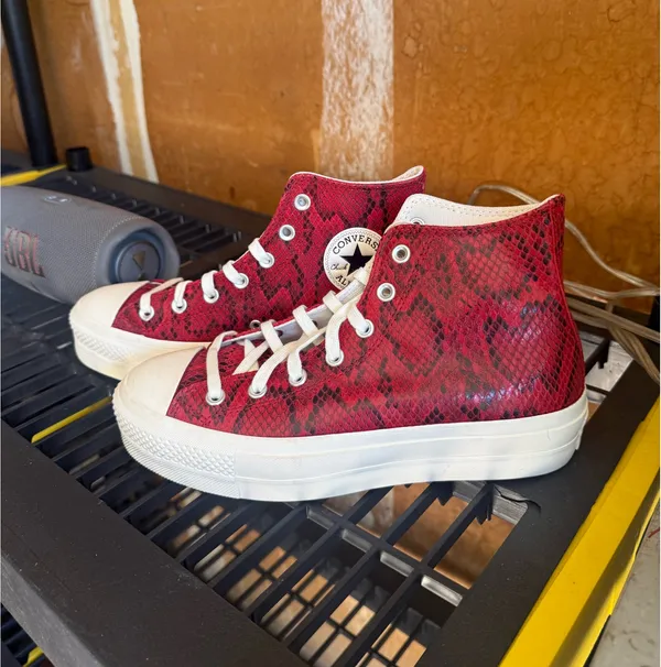 Red snake print Converse - Image 4
