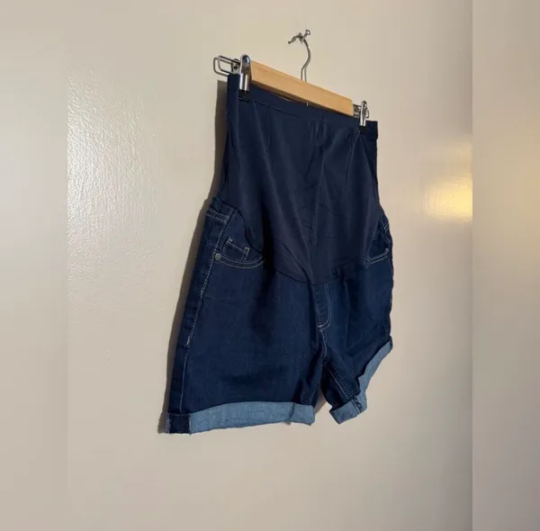 SALE! Dark Wash Time and Tru Maternity Full Panel Shorts Size M (8-10) EUC - Image 3