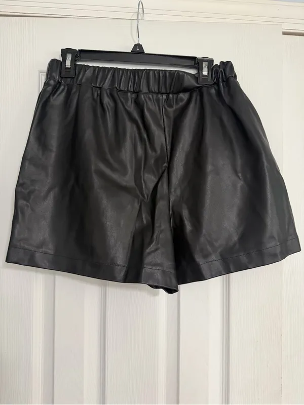 TopShop Women's Faux high rise Leather Black Elastic-Waist Shorts size 8 - Image 8