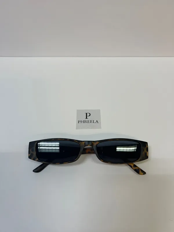 Slim 90s brown leopard sunglasses - Image 5
