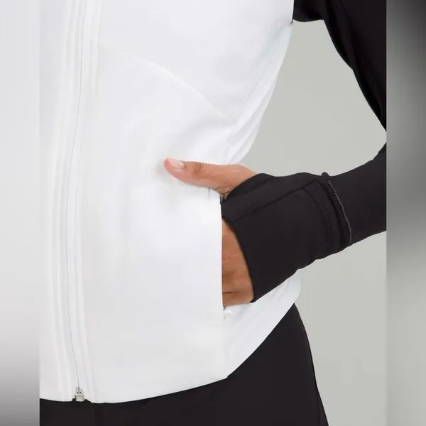 Lululemon NWT Push Your Pace Vest White Size 12 - Image 2