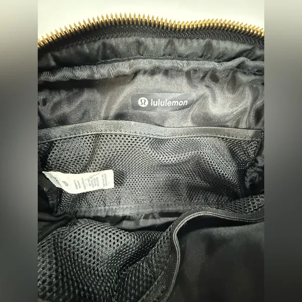 lululemon athletica Black Sherpa Crossbody Belt Bag - Image 7