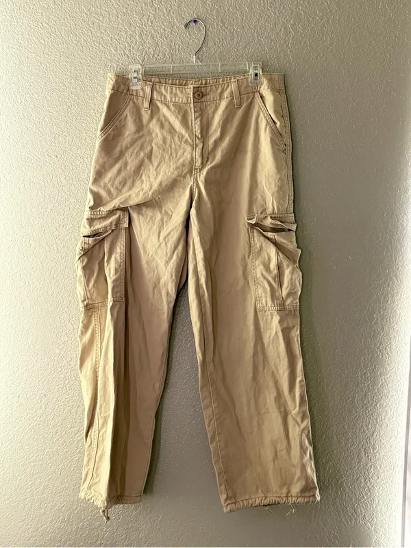 Levi’s ’94 Baggy Cargo Pants Size 29 Khaki Tan Mid Rise Straight Leg Y2K Utility - Image 5