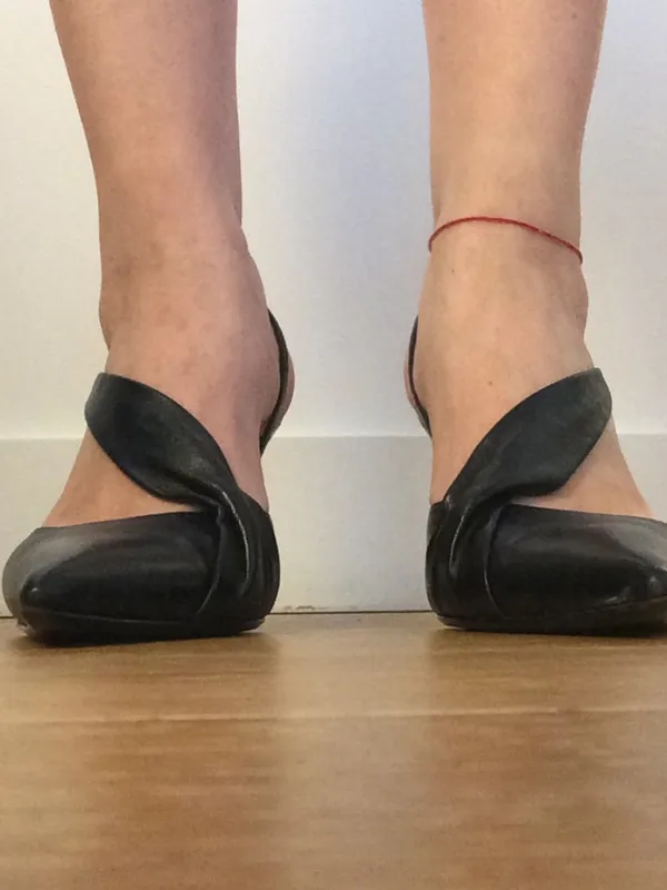 J. Renee Heel with a twist front slingback Euro size 40 fair condition - Image 7