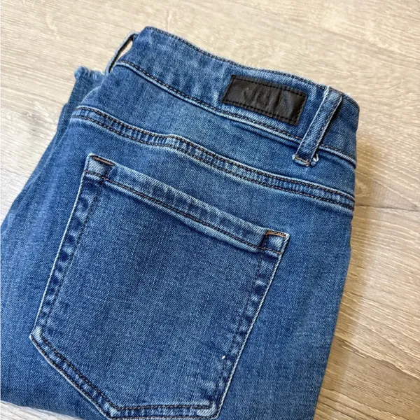 •KENNETH COLE• STRAIGHT LEG JEANS - Image 2