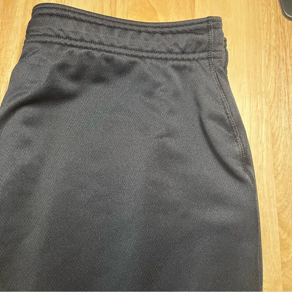 Under Armour Yoga Capri pants - Image 6