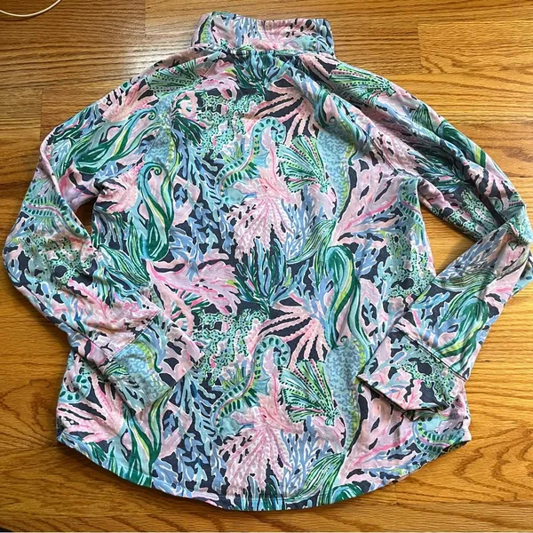 Lilly Pulitzer ocean print half zip pullover size medium - Image 2