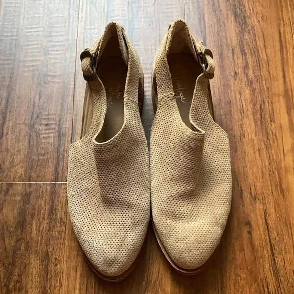 Crown vintage charmed tan leather‎ shoes size 8 - Image 2