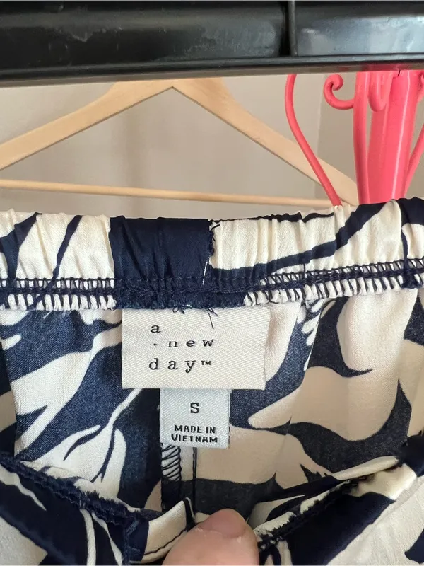 A New Day Navy and White Floral Wide-Leg Silky Pants - Image 3