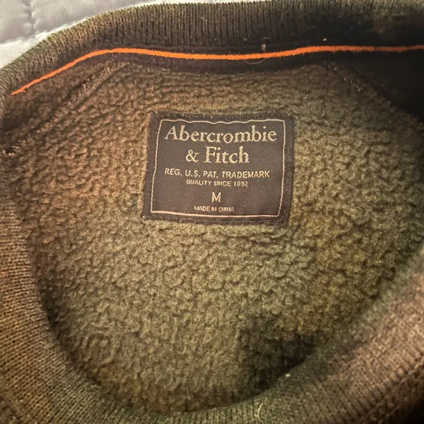 Abercrombie & Fitch Women’s Camo sweatshirt Women’s Medium - Image 3