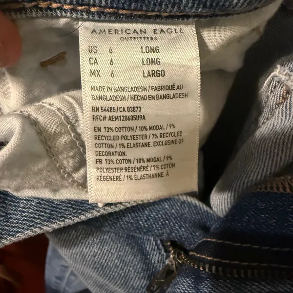 American Eagle Mom Jean Size 6 Long Light Wash Blue Distressed High Rise Stretch - Image 7