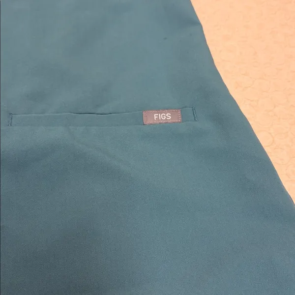 Figs Ocean Blue Scrub Top style FW1100 Size XS - Image 3