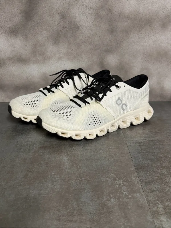 On Running Cloud X Women's White/Black Running Shoes Size 7.5 - Image 2
