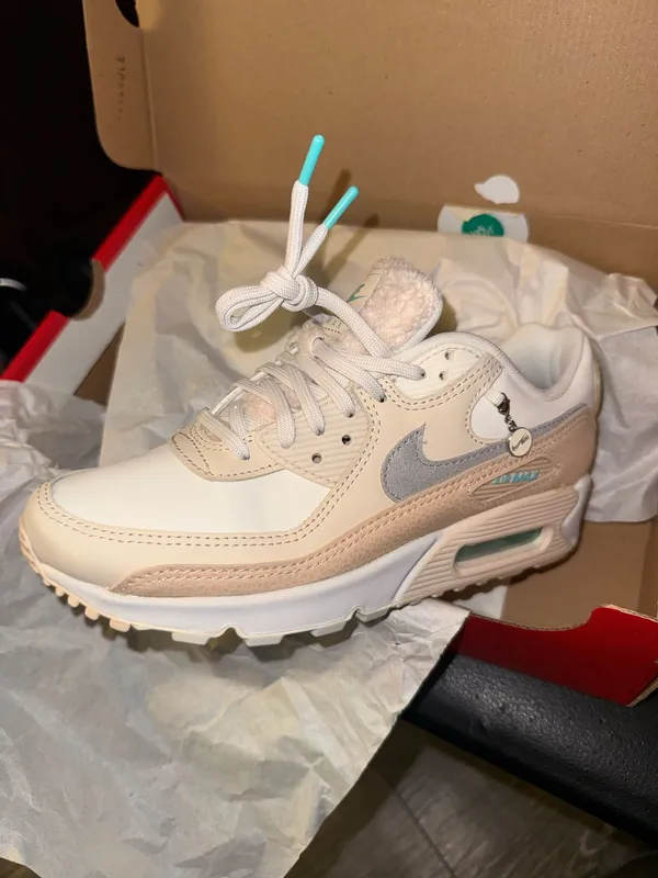 Nike Women’s Air Max 90 Shoes - Image 2
