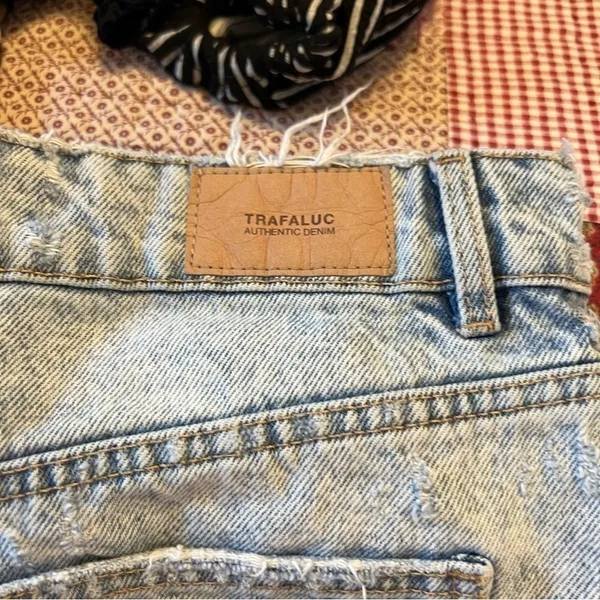 Zara Trafaluc Women's Sz Small Cut Off Denim Mini Skirt Light Acid Wash Distress - Image 12