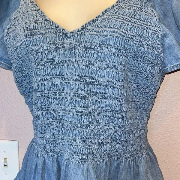 GAP Women’s Denim Smocked V Neck Ruffle Sleeve Top Size Medium - Image 5