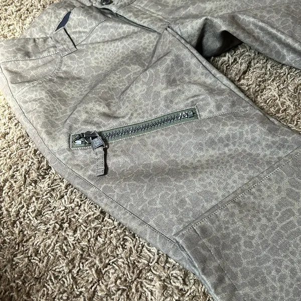 B‎ By Burton Green Animal Print Light Weight Snow Pant Size Small - Image 3