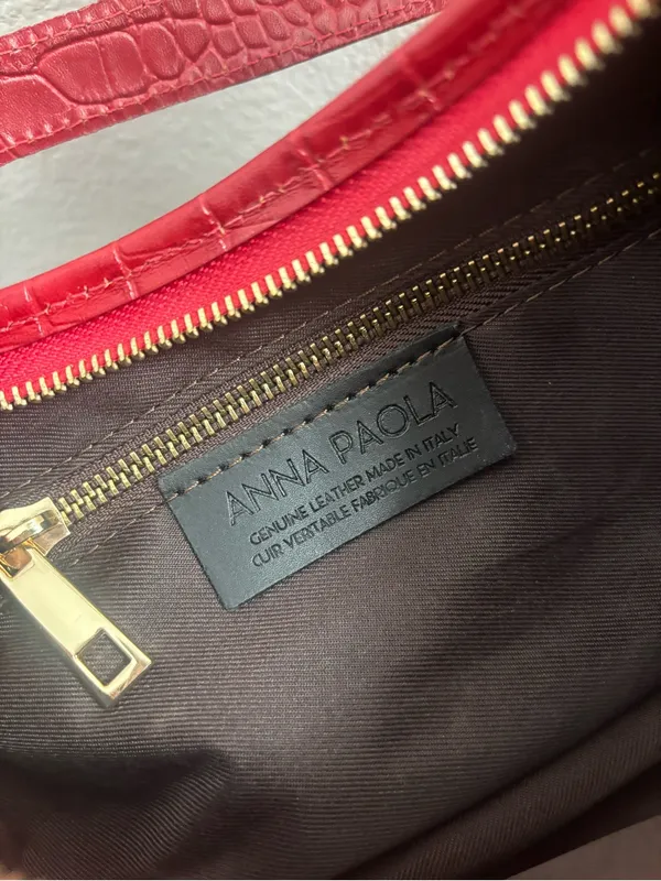 NWOT Red Croc-Embossed Italian Leather Shoulder Bag with Gold Chain - Image 5