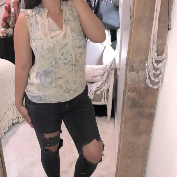 Rose + Olive size small floral sleeveless top - Image 3