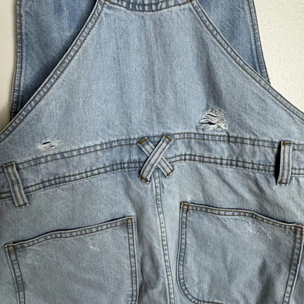 BDG Shortall Overalls Womens 30W Light Wash Denim Distressed‎ Raw Hem Shorts - Image 12